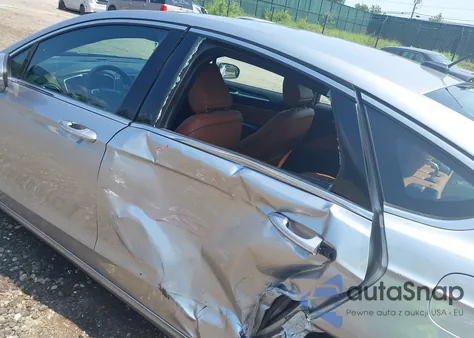 2020 Ford Fusion Plug-In Hybrid Titanium z USA, uszkodzony, nr VIN 3FA6P0SU9LR142377